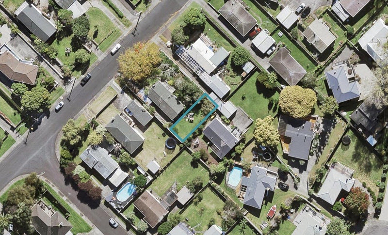 13E Ranch Avenue, Beach Haven, Auckland - Carousel 1