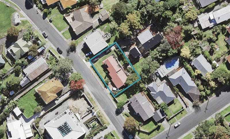 3 Jacaranda Avenue, Beach Haven, Auckland - Carousel 1