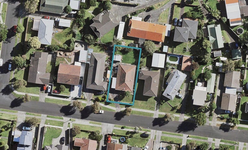 11 Waimai Avenue, Weymouth, Auckland - Carousel 1