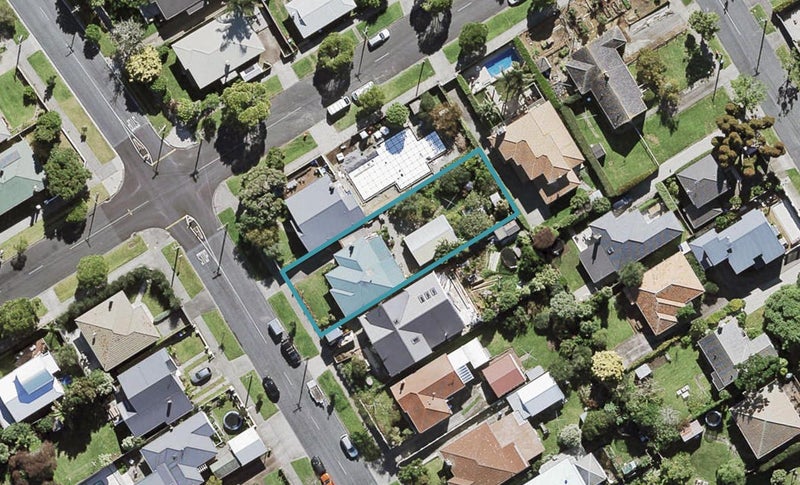 77 Kiwi Road, Point Chevalier, Auckland - Carousel 1