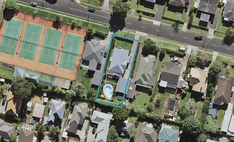 16 Fernleigh Avenue, Royal Oak, Auckland - Carousel 1