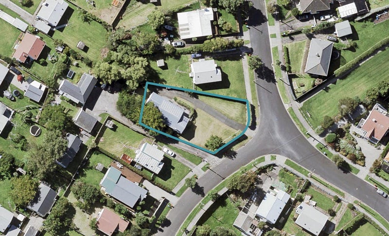 11 Silverton Avenue, Wai o Taiki Bay, Auckland - Carousel 1