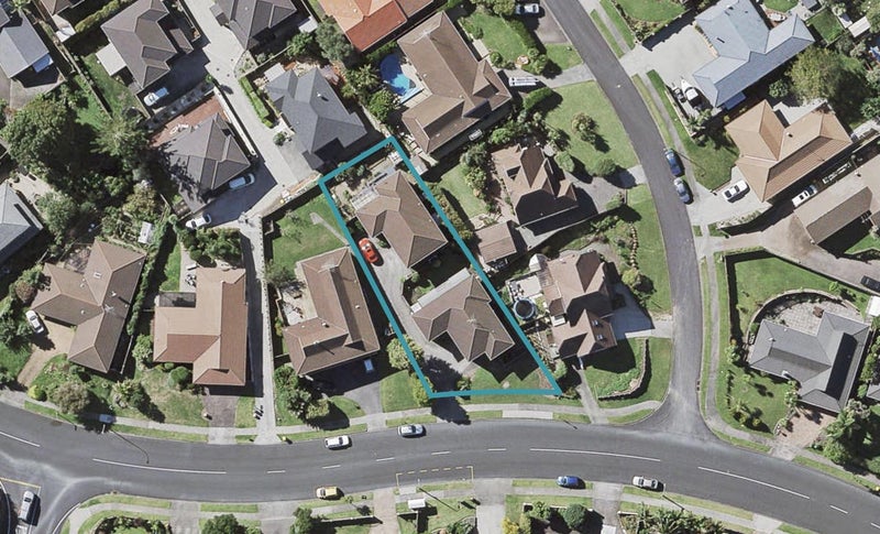 2/19 Lexington Drive, Botany Downs, Auckland - Carousel 1