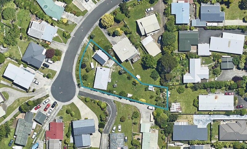 8 Tirita Street, Kawaha Point, Rotorua - Carousel 1