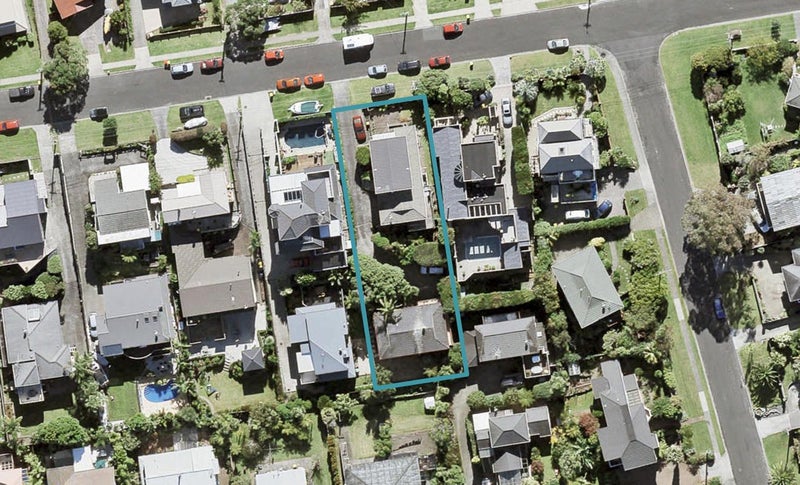 2/23 Ridge Road, Waiake, Auckland - Carousel 1