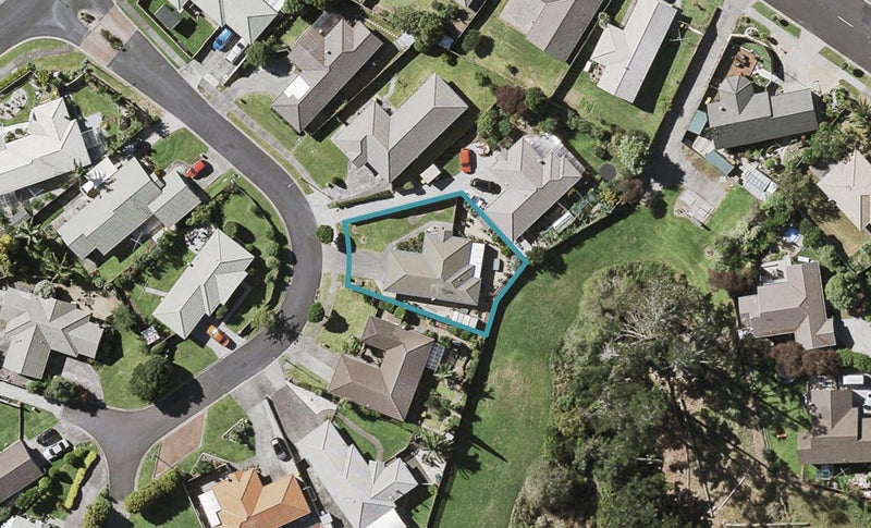 12 Lutana Place, Burswood, Auckland - Carousel 1