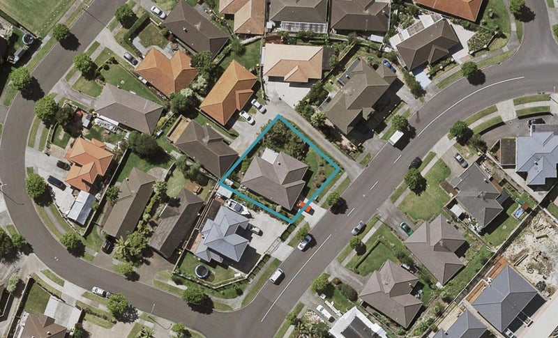 8 Arrowsmith Drive, Clover Park, Auckland - Carousel 1