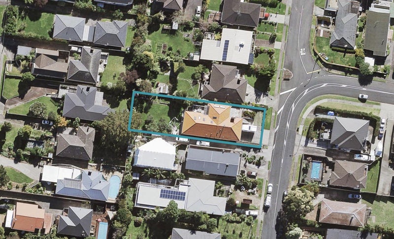 14 Speedy Crescent, Hillcrest, Auckland - Carousel 1