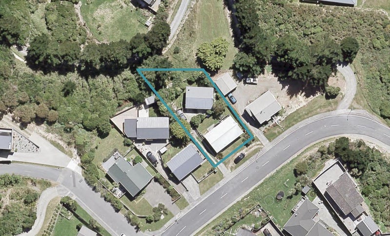 2/169 Maungaraki Road, Korokoro, Lower Hutt - Carousel 1