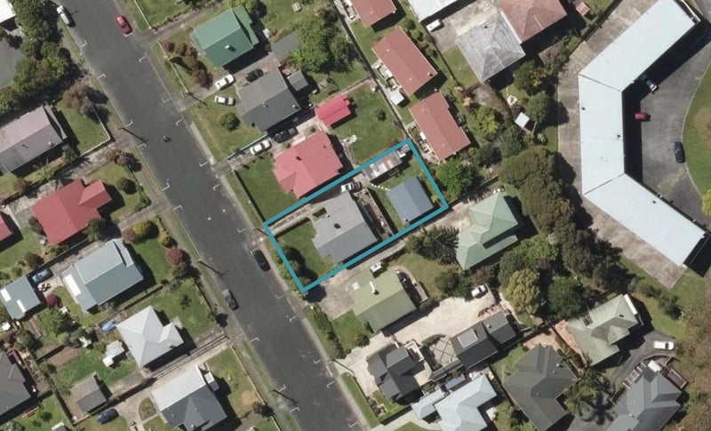 11 Bernard Street, Avenues, Whangarei - Carousel 1