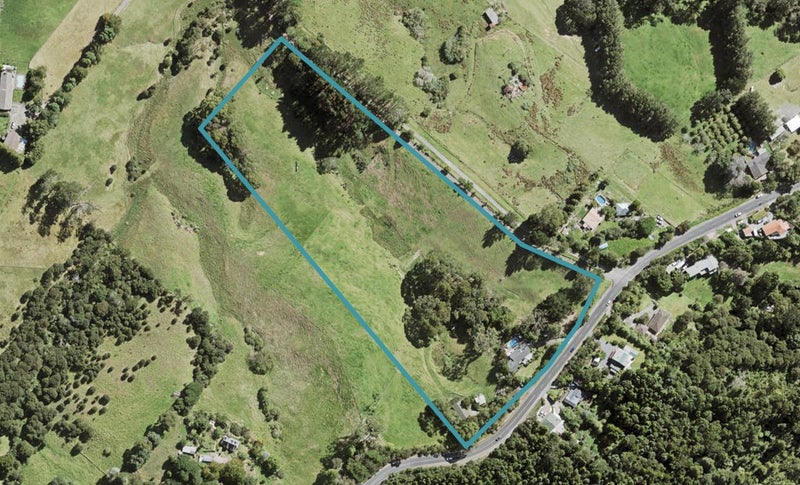 207 Forest Hill Road, Waiatarua, Auckland - Carousel 1