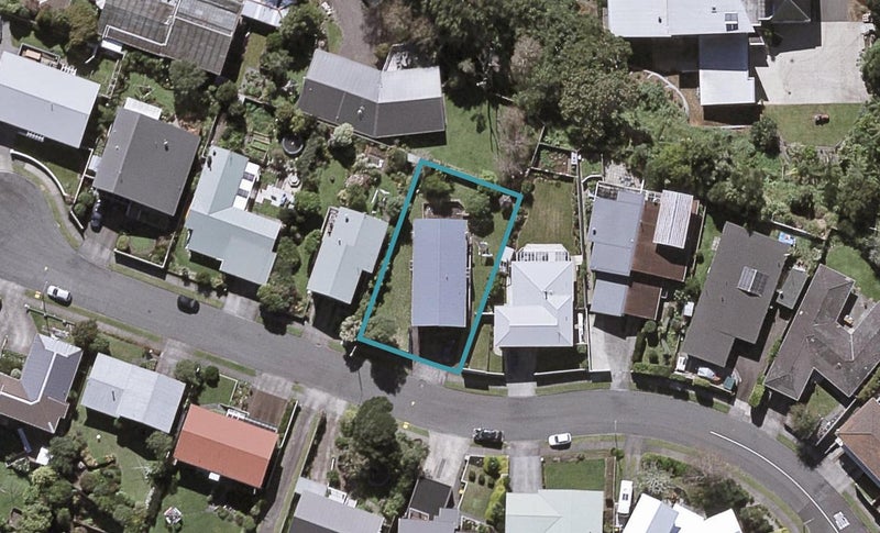 12 Longview Drive, Merrilands, New Plymouth - Carousel 1