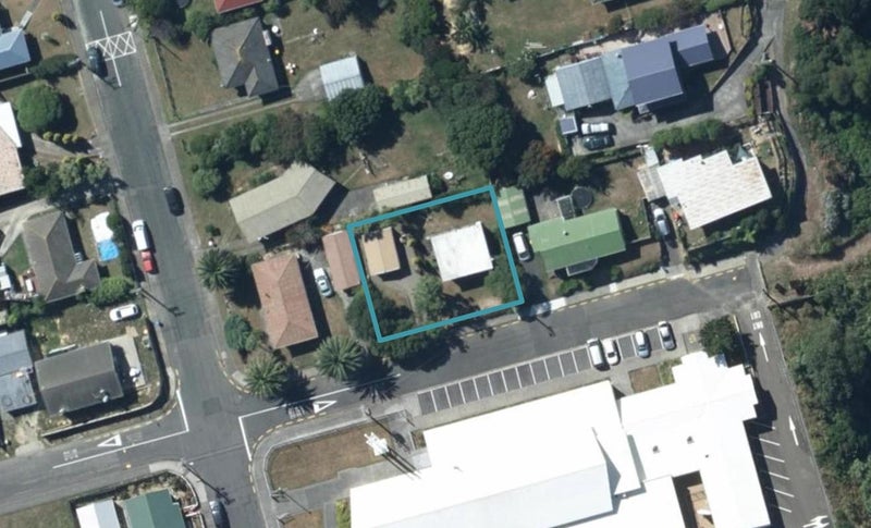 4 Chapel Street, Takapuwahia, Porirua - Carousel 1