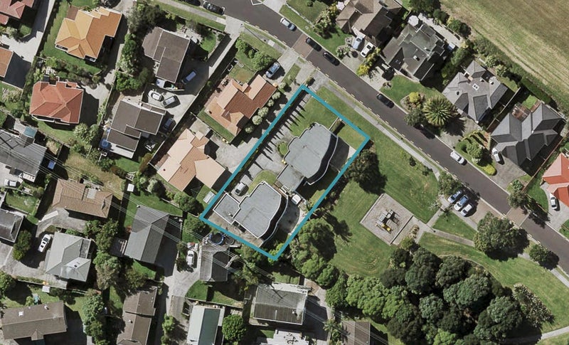 1/13 Highgrove Lane, Totara Vale, Auckland - Carousel 1