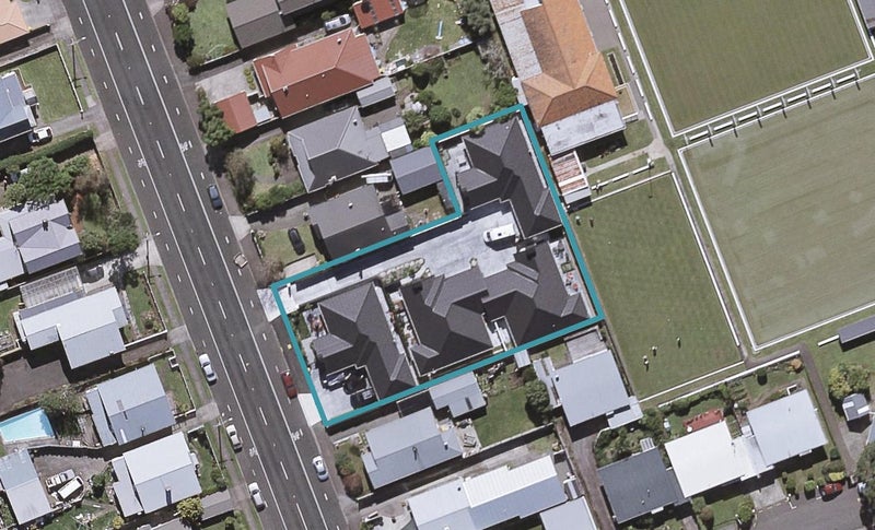 4/175 Carrington Street, Lower Vogeltown, New Plymouth - Carousel 1