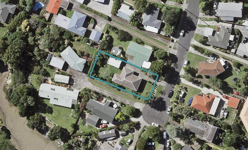 27 Swan Crescent, Pakuranga, Auckland - Carousel 1