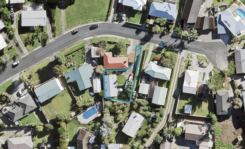 19A Dawnhaven Drive, Te Atatu Peninsula, Auckland - Carousel 1