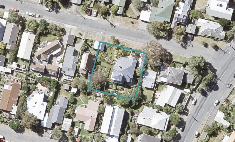 9 Kauri Street, Eastbourne, Lower Hutt - Carousel 1