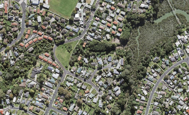 8 James Scott Place, Te Atatu South, Auckland - Carousel 1