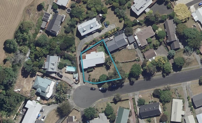 10 Nikau Place, Pukete, Hamilton - Carousel 1