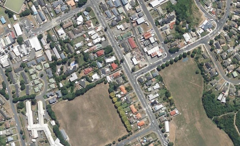 82 Main Road, Titahi Bay, Porirua - Carousel 1