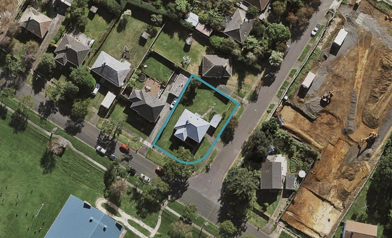 17 Maroa Road, One Tree Hill, Auckland - Carousel 1