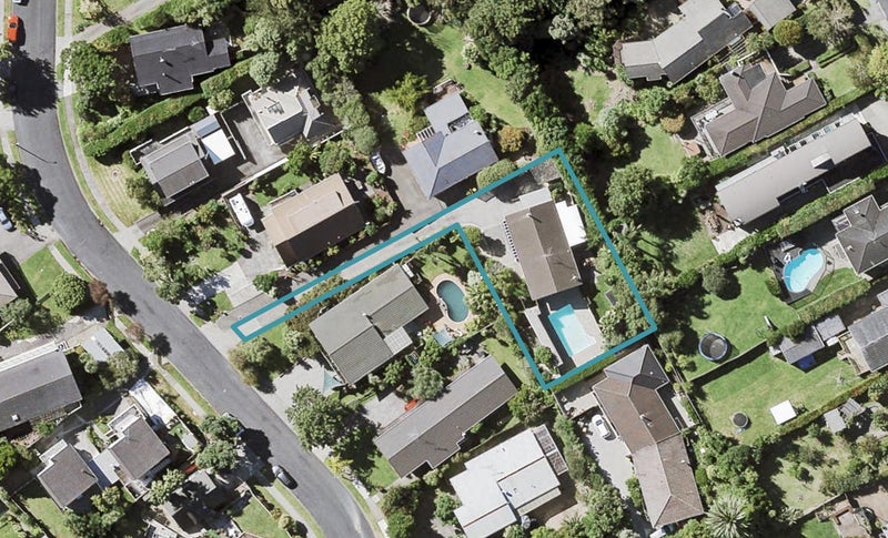 29 Pickwick Parade, Mellons Bay, Auckland - Carousel 1