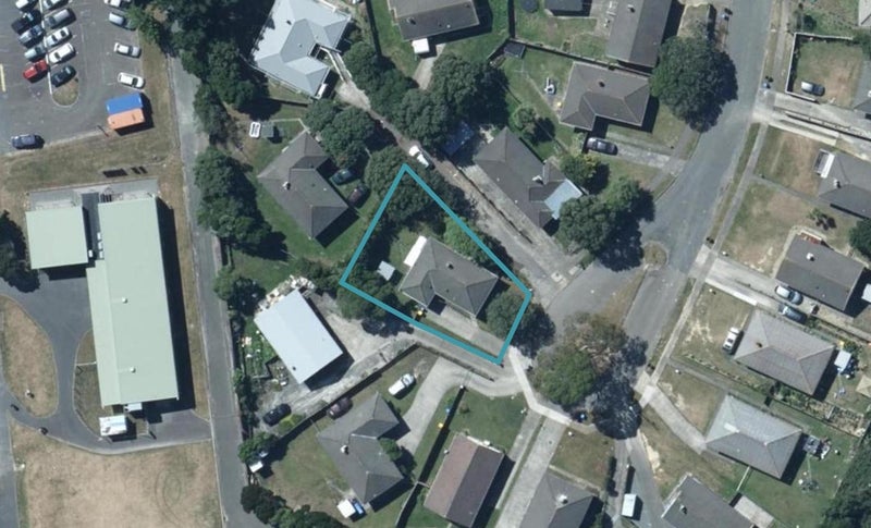 22 Surprise Place, Cannons Creek, Porirua - Carousel 1
