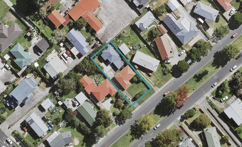8 Universal Drive, Henderson, Auckland - Carousel 1