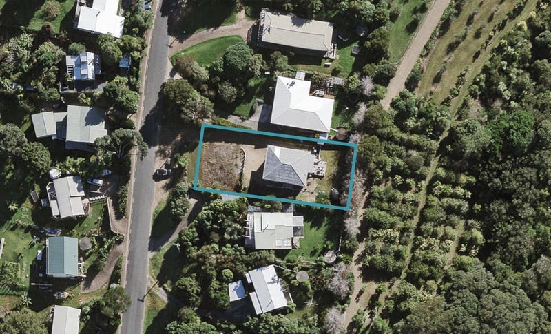 42 Jellicoe Parade, Surfdale, Waiheke Island - Carousel 1