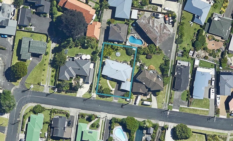 31 Lemon Grove Avenue, Otumoetai, Tauranga - Carousel 1