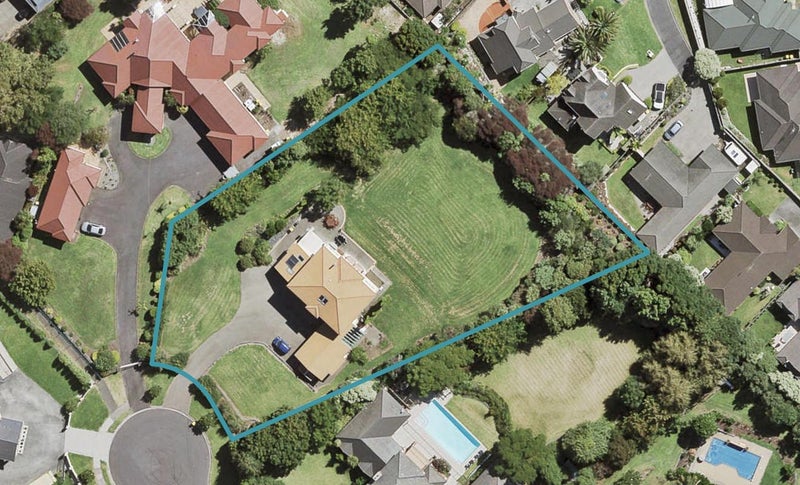 15 Burgundy Park Avenue, Henderson, Auckland - Carousel 1