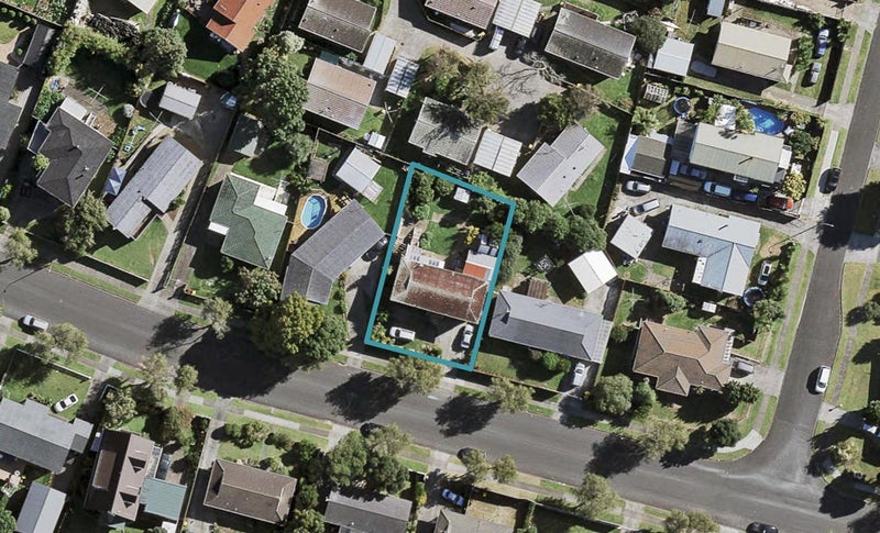 18 Waimahia Avenue, Weymouth, Auckland - Carousel 1