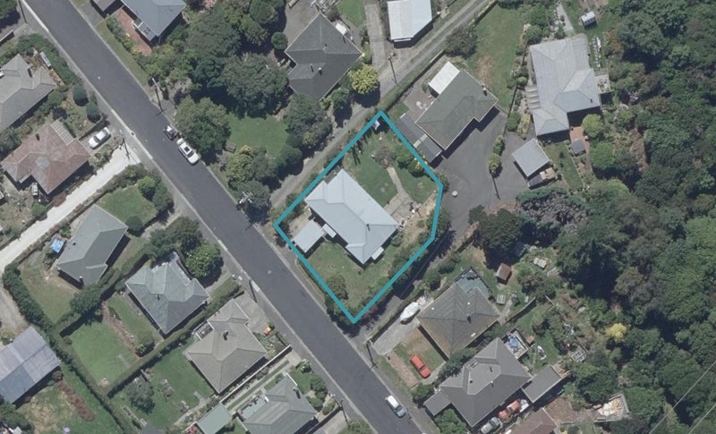 35 Glenmore Street, Glenleith, Dunedin - Carousel 1