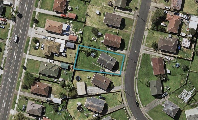 13 Featherston Crescent, Otara, Auckland - Carousel 1