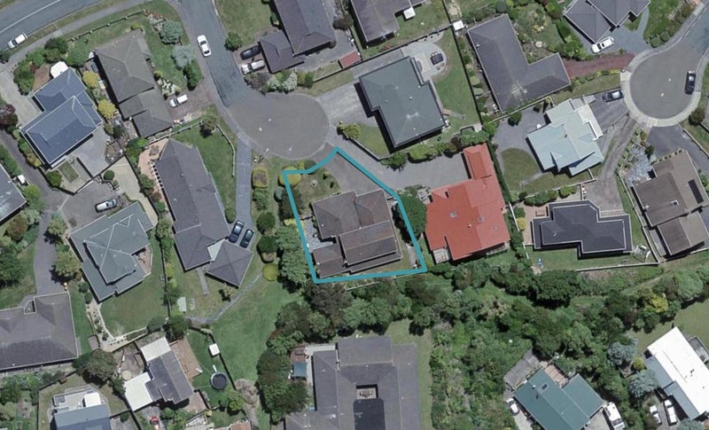 7 Glendale Grove, Churton Park, Wellington - Carousel 1