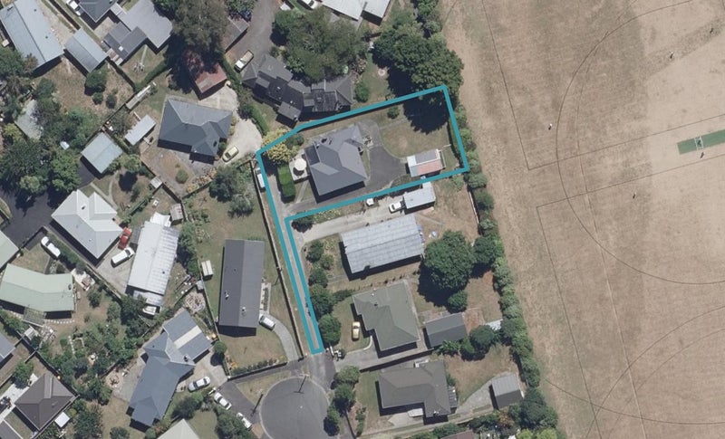 24 Defoe Avenue, Hillcrest, Hamilton - Carousel 1