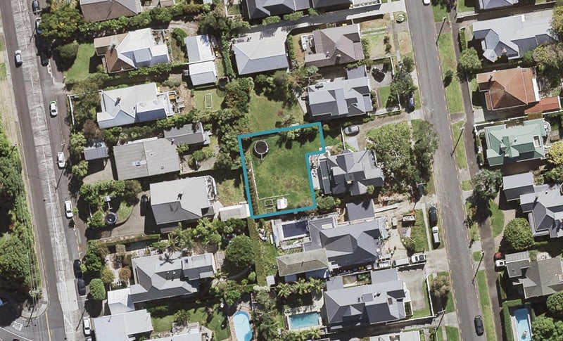 38 Richmond Avenue, Northcote Point, Auckland - Carousel 1