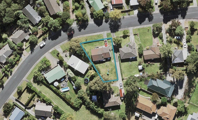 18 Claverdon Drive, Massey, Auckland - Carousel 1