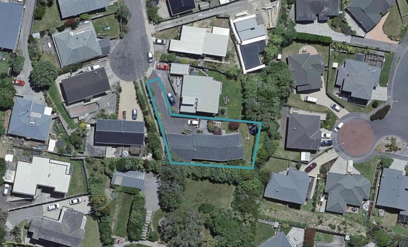 7 Hillview Crescent, Paparangi, Wellington - Carousel 1