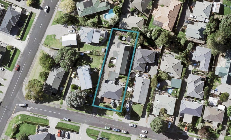 2/41 Baird Street, Howick, Auckland - Carousel 1