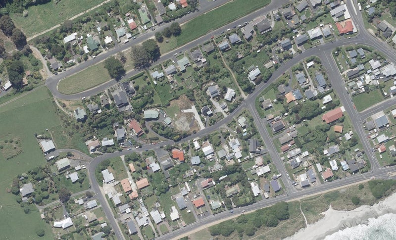 21 Queen Street, Brighton, Dunedin - Carousel 1