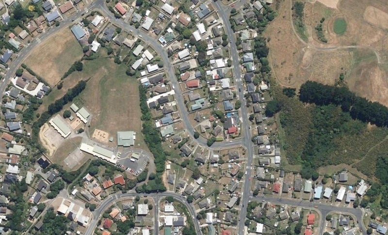 8 Paenui Street, Titahi Bay, Porirua - Carousel 1