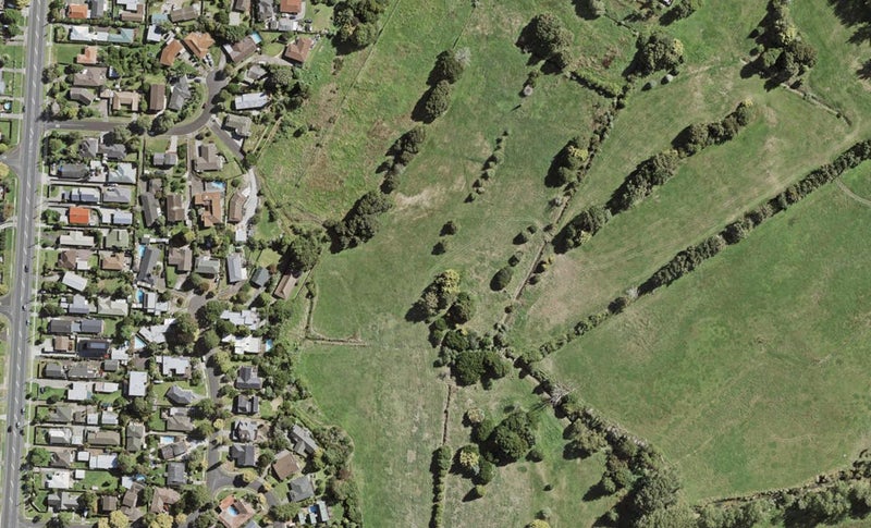 143 Otuwairoa Esplanade, Ōpaheke, Papakura - Carousel 1