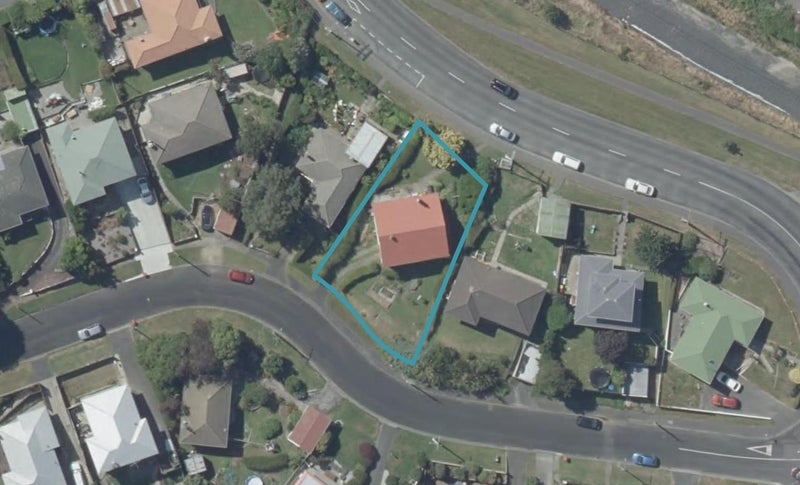 62 Waldron Crescent, Green Island, Dunedin - Carousel 1