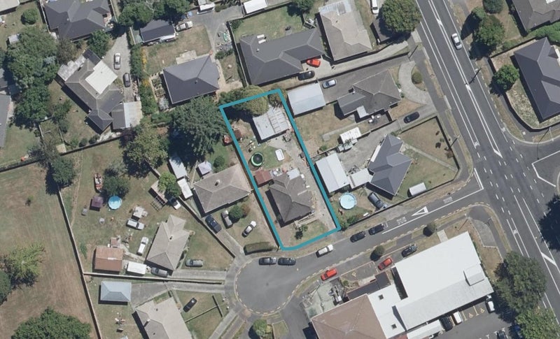 6 Searancke Place, Fairfield, Hamilton - Carousel 1