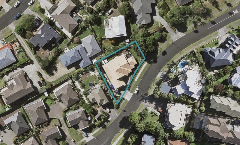 1 Ribbonwood Crescent, Goodwood Heights, Auckland - Carousel 1