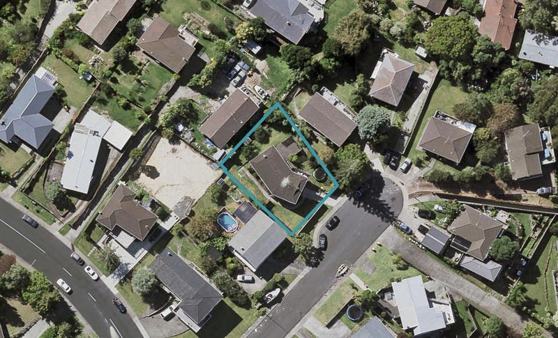 6 Erica Road, Sunnynook, Auckland - Carousel 1