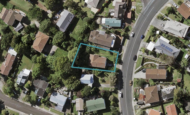 10 Athena Drive, Totara Vale, Auckland - Carousel 1