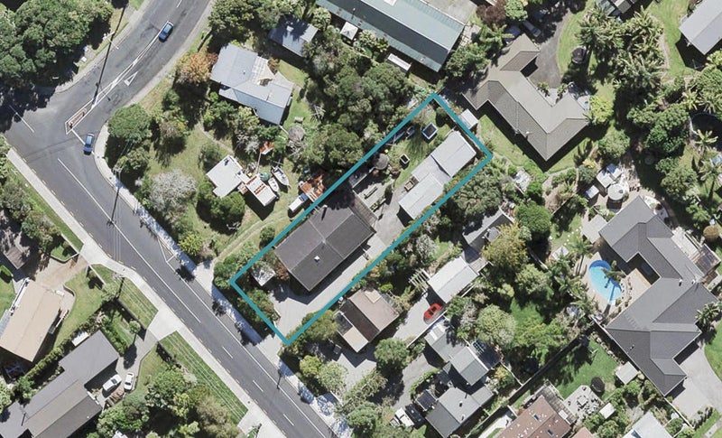 4 Tauhinu Road, Greenhithe, Auckland - Carousel 1